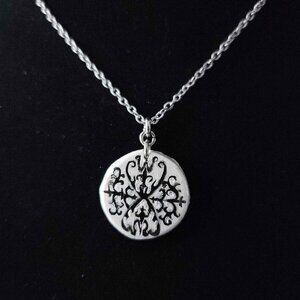Vintage 90s style victorian gothic thorns silver circle pendant necklace